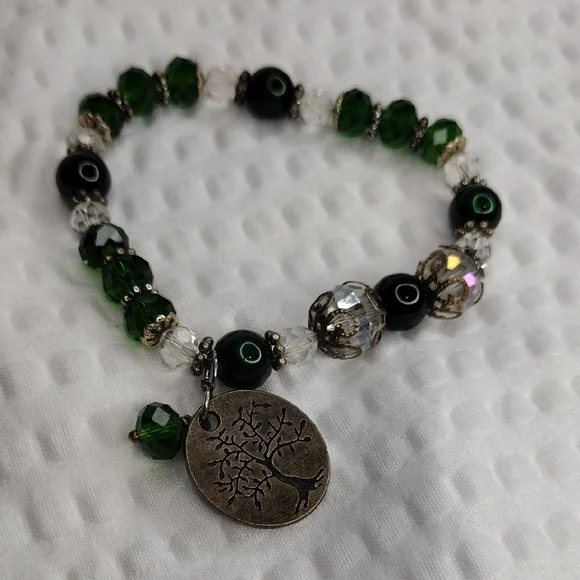 Green and Silver Beaded Bracelet with Charm - Picture 4 of 7